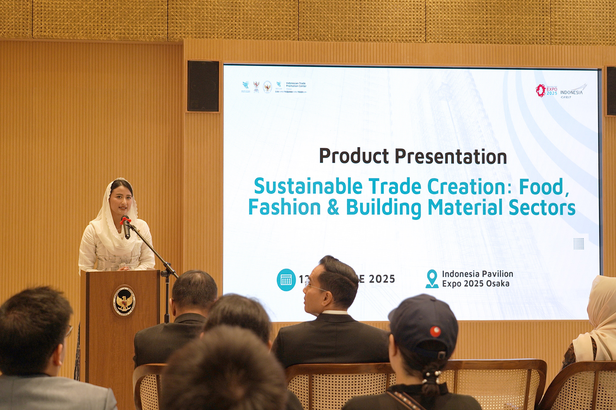 <p>Wakil Menteri Perdagangan RI Dyah Roro Esti Widya Putri, saat membuka sesi presentasi produk di Paviliun Indonesia Expo 2025 Osaka, Jepang, Kamis, 12 Juni 2025, waktu setempat.  (Dok. Kemendag)</p>

<p> </p>
