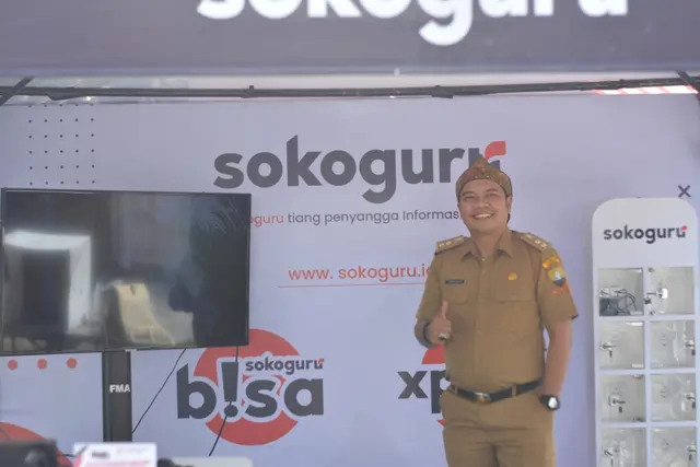 Wuddan Lukmanul Hakim di stan Sokoguru dalam acara Sumedang UMKM Expo 2022