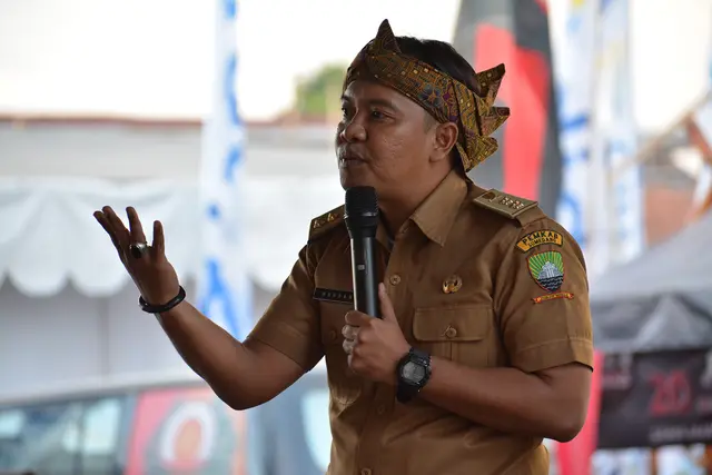 Wuddan Lukmanul Hakim saat menanggapi talkshow di Gedung Kesenian Sumedang