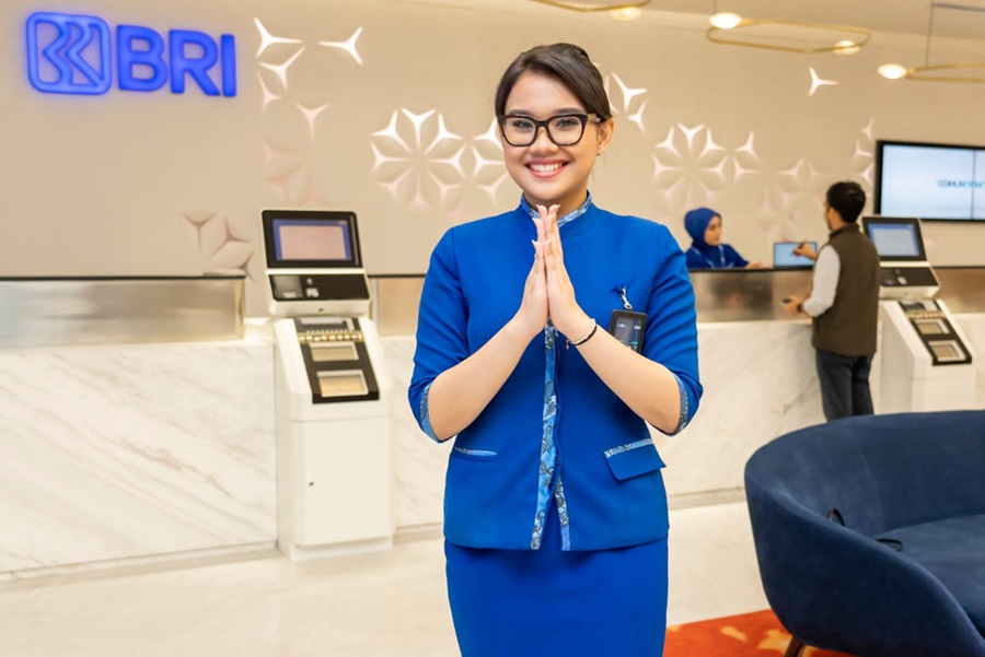 <p>Petugas bank BRI. Berikut tiga jenis KUR BRI 2025, ketahui syarat dan cara mendapatakannya. (Foto: bri.co.id).</p>
