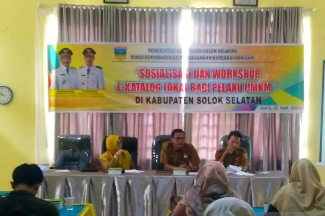 Sosialisasi keuntungan serta manfaat katalog elektronik kepada pelaku UMKM.