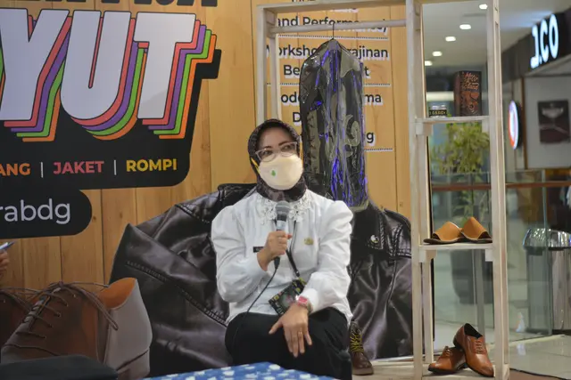 Elly Wasliah saat mengisi talkshow di Festival Sentra Cibaduyut.
