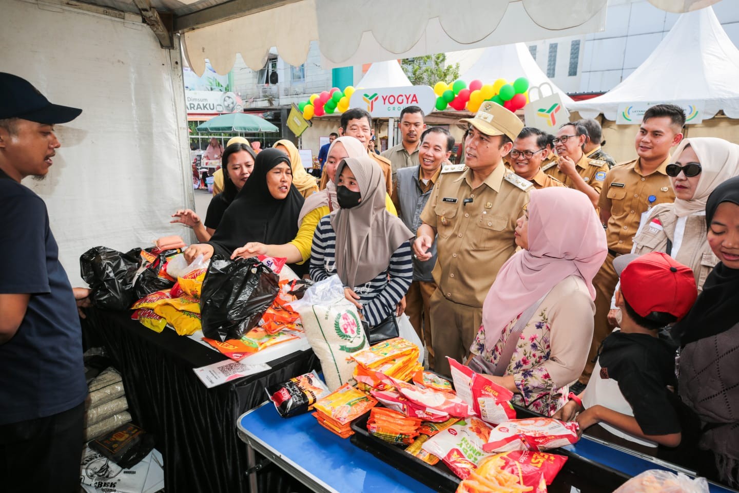 <p>Pemerintah Kota Bandung menghadirkan solusi nyata untuk membantu masyarakat melalui gelaran Bazar Murah di 30 kecamatan. (Dok.Pemkot Bandung)</p>
