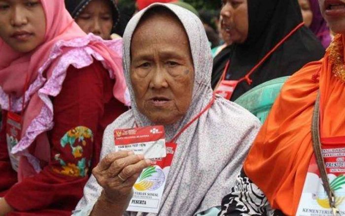<p>Saldo KKS kosong atau bansos tidak cair? Simak cara reaktivasi kartu, perbarui data DTKS, dan ketahui desil kesejahteraan agar masuk daftar penerima bansos.</p>
