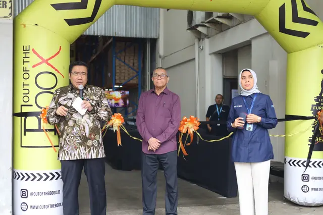 Kadispusip Provinsi Jabar, Hening Widyanto didampingi pimpinan Mizan