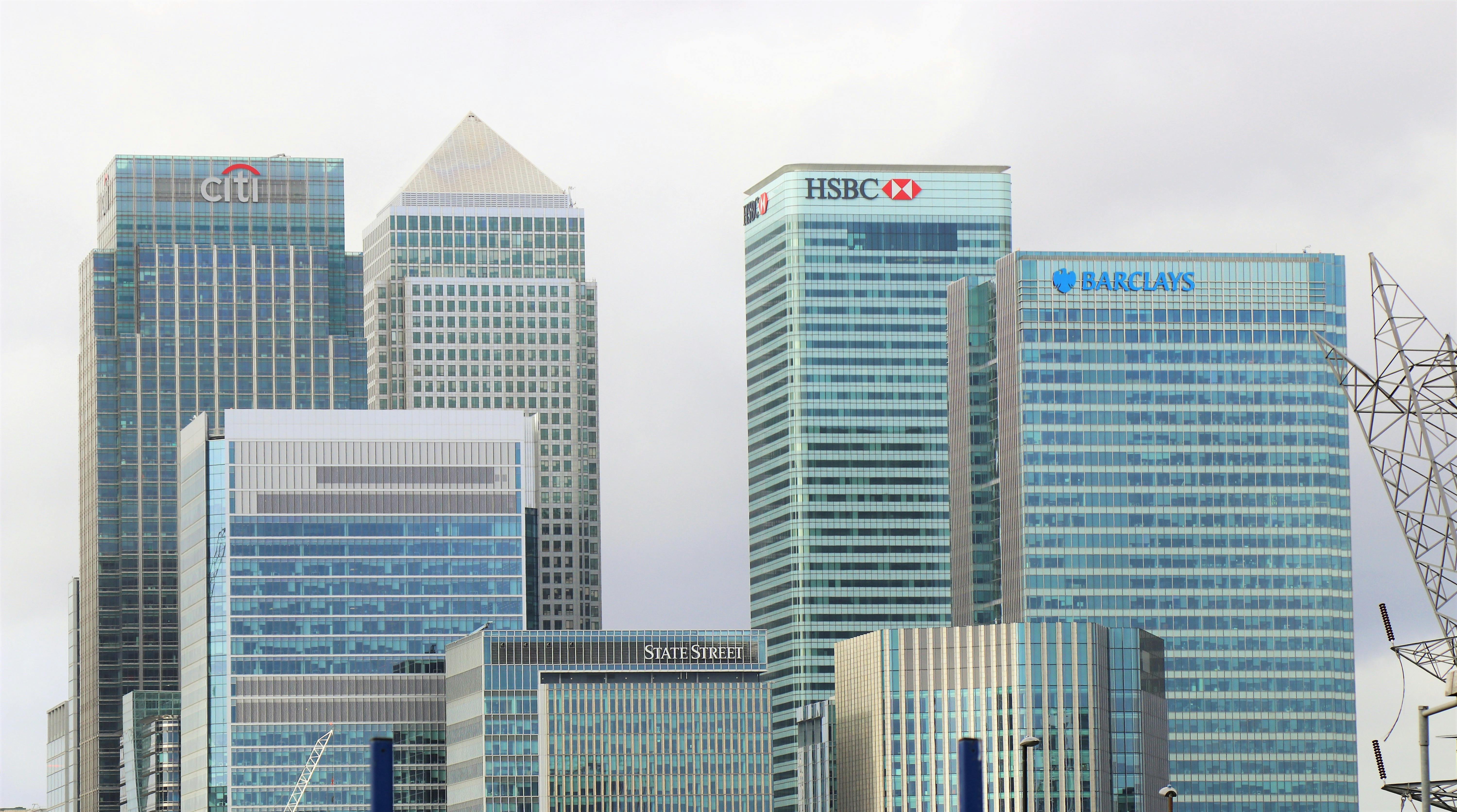 <p>Ilustrasi foto gedung bank. KUR jadi solusi aman untuk UMKM dibanding pinjol. Simak alasan kenapa KUR lebih menguntungkan dan tepat untuk kebutuhan modal usaha Anda. Foto: pexels</p>
