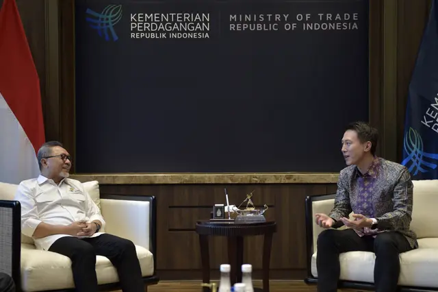Shou Zi Chew CEO Tiktok bertemu dengan Zulkifli Hasan Menteri Perdagangan. 