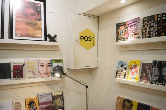 Interior Toko Buku POST Bookshop. Dok. Rauf