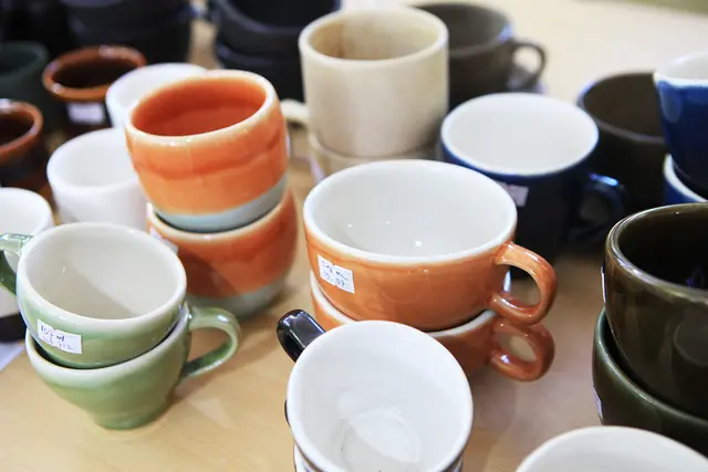 CH Pottery menyediakan berbagai keramik unik sekaligus kelas keramik. 