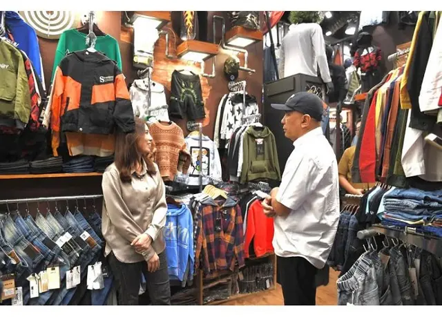 Menteri Koperasi dan UKM, Teten Masduki di Pasar Tanah Abang.  Dok. KemenKopUKM