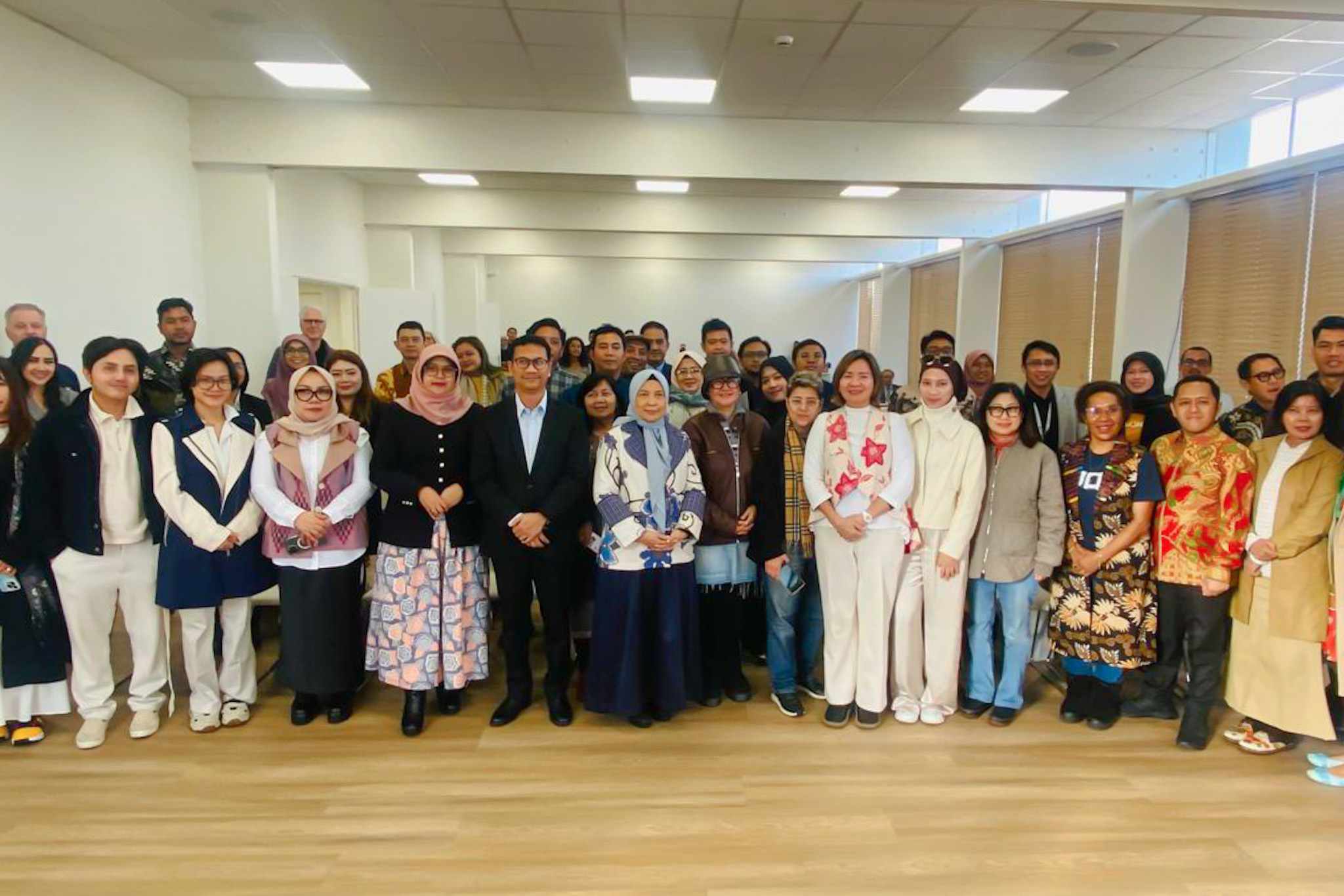 <p>Forum Bisnis Misi dagang Kemendag bertajuk Where Spices Tell Stories  yang diselenggarakan di Indonesia House Amsterdam, pada 30 Oktober 2025 diikuti oleh 80 peserta,  terdiri dari pelaku usaha Indonesia, importir, distributor, dan perwakilan restoran-restoran Indonesia di Belanda. (Dok. Kemendag)</p>
