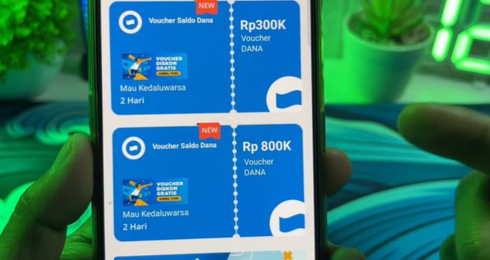 <p>Program Undang Teman DANA makin ramai diburu. Pengguna bisa dapat voucher saldo otomatis hingga ratusan ribu hanya dengan kode referral. Simak cara klaimnya.</p>
