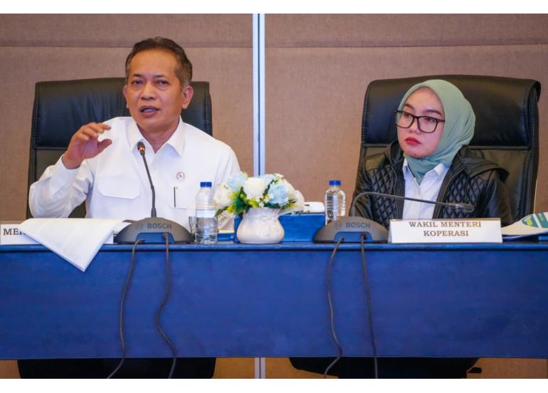<p>Menkop Ferry Juliantono memimpin Rapat Kerja (Raker) Kementerian Koperasi (Kemenkop) di Bogor, Senin, 12 Januari 2026. (Dok. Kemenkop)</p>

<p>&nbsp;</p>
