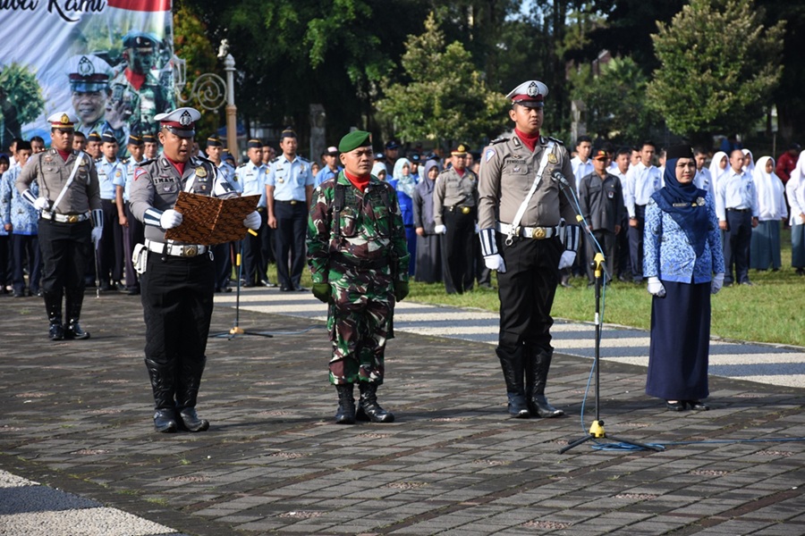 <p>Simak penjelasan terkait kenaikan gaji ASN, TNI/Polri yang belum pasti.</p>
