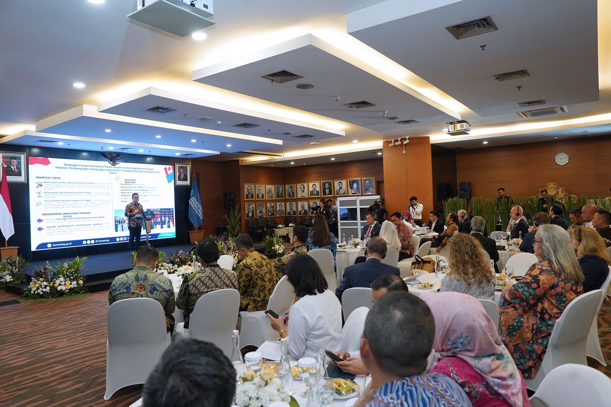 <p>Menteri Perdagangan Budi Santoso (Busan) saat membuka Strategic Forum Indonesia-Canada CEPA dan Indonesia-European Union CEPA Peluang dan Tantangan Pemanfaatan yang Optimal,   Senin, 29 September 2025,  di kantor Kementerian Perdagangan, Jakarta. (Dok. Kemendag)</p>

<p> </p>

