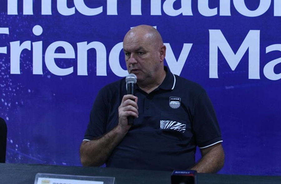 <p>Pelatih Persib, Bojan Hodak soroti lini belakang timnya jelang laga melawan Semen Padang. (Foto: Persib.co.id).</p>
