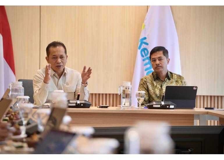 <p>Wamenkop Ferry Juliantono mengadakan pertemuan dengan Wamenkes Prof Dante Saksono Harbuwono, di Jakarta, Selasa (8/7/2025).</p>
