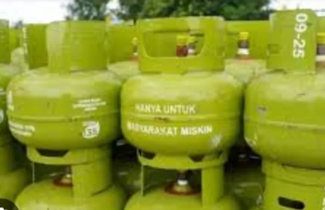 <p>Mulai 2026, beli LPG 3 Kg wajib pakai NIK! Pemerintah pastikan subsidi hanya untuk warga yang berhak. Yuk cek aturan barunya biar nggak salah langkah!</p>
