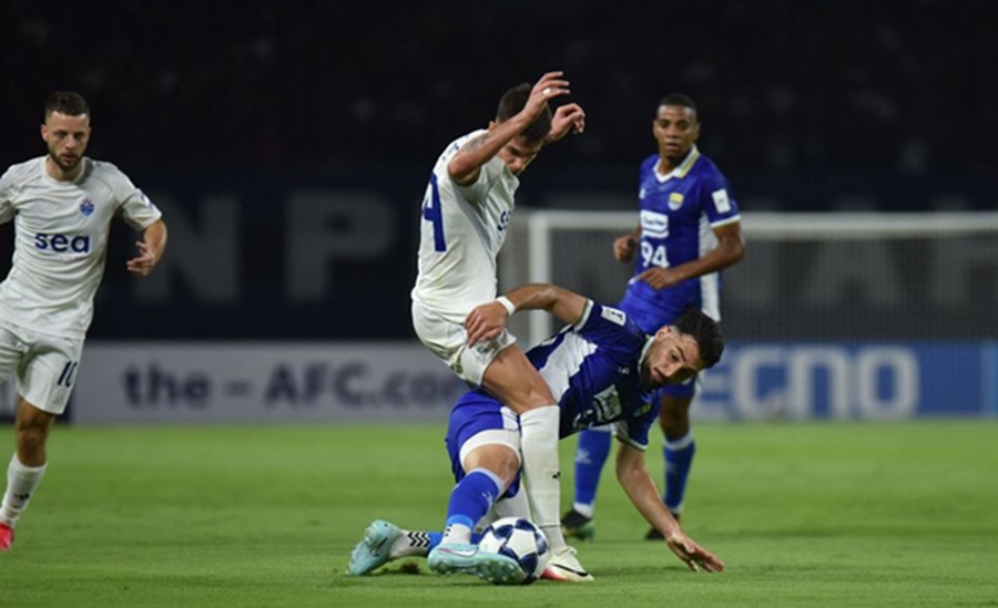 <p>Rekor pertemuan Arema dan Persib menunjukkan prediksi pertandingan Super League pekan keenam ini akan berjalan sengit. (Foto: Persib).</p>
