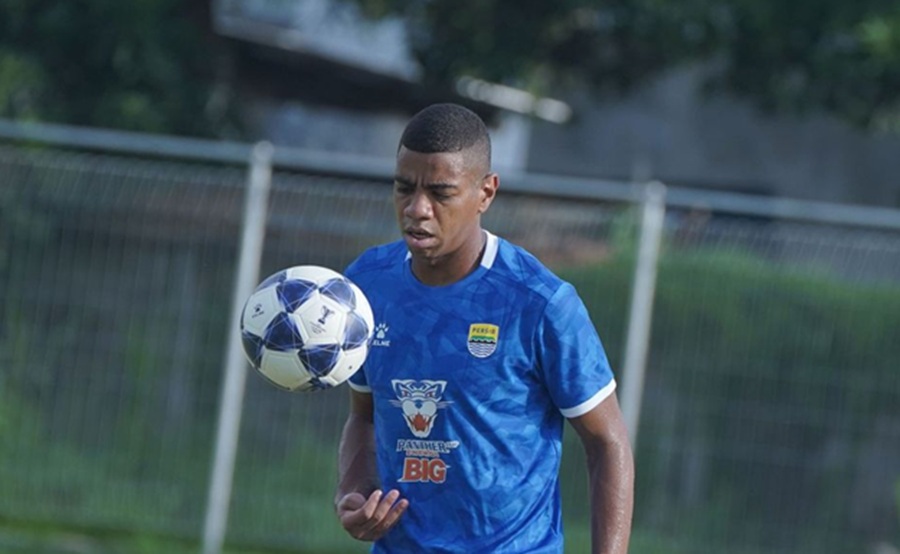 <p>Penyerang Persib asal Brasil, Uilliam Barros berharap catatan positif timnya berlanjut saat menghadapi Selangor FC. Foto: Persib.</p>
