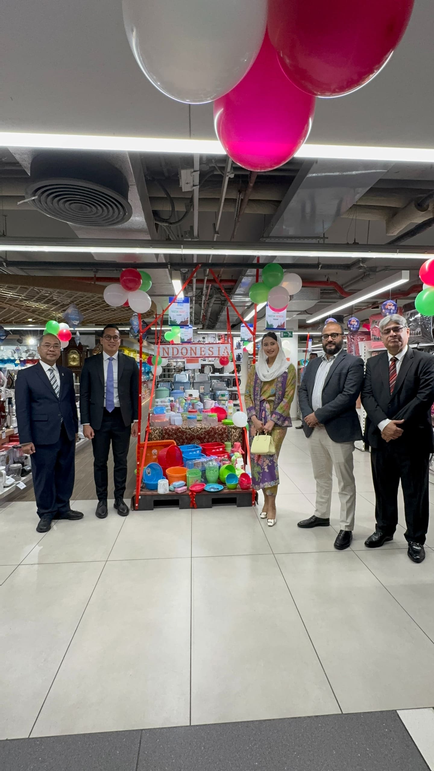 Kunjungi Jaringan Ritel Modern Imtiaz, Wamendag Sebut Produk RI Perkuat Cengkeraman di Pasar Pakistan