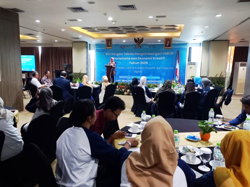 <p>Program Bimtek UMKM yang bertajuk Binangkit Souvenir dilaksanakan di sebuah hotel kawasan Jatinegara, Jakarta Timur, Selasa (17/6/2025). (Dok.Pemkot Jakarta Timur)</p>
