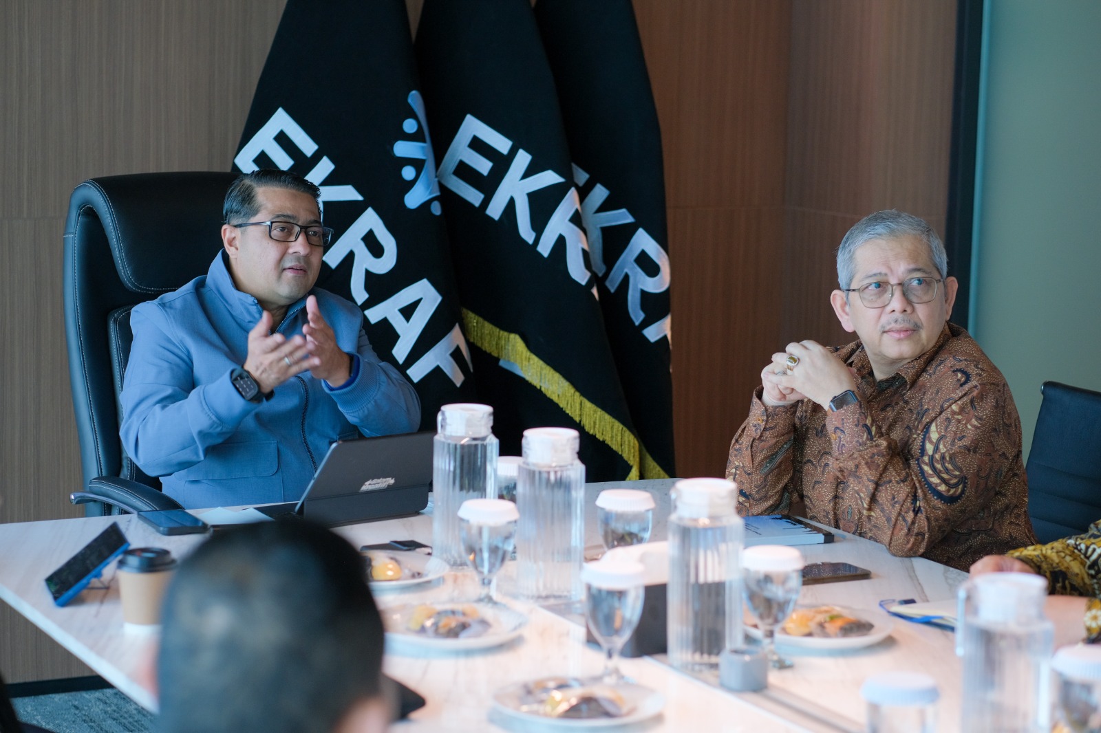 <p>Menteri Ekonomi Kreatif (Ekraf) Teuku Riefky dan  Ketua Harian Komisi Nasional Indonesia untuk UNESCO (KNIU), Rizal Sukma, dalam audiensi di kantor Kementerian Ekraf, Jakarta,Senin, 16 Juni 2025. (Dok. Kemenekraf)</p>

<p> </p>
