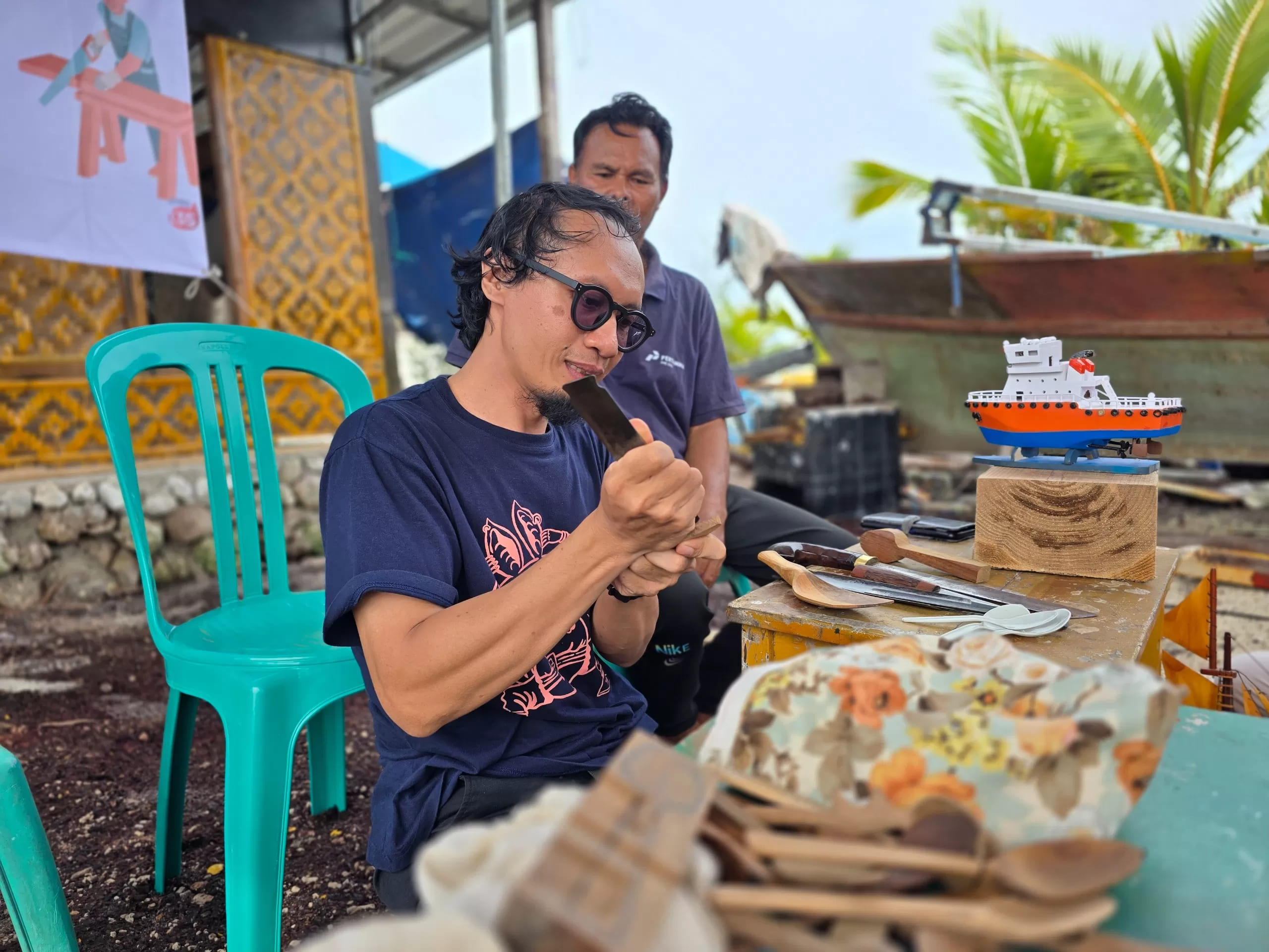 Dampingi Warga Pulau Kelapa,  PHE OSES Beri Pelatihan Ubah Limbah Kayu Jadi Produk Bernilai