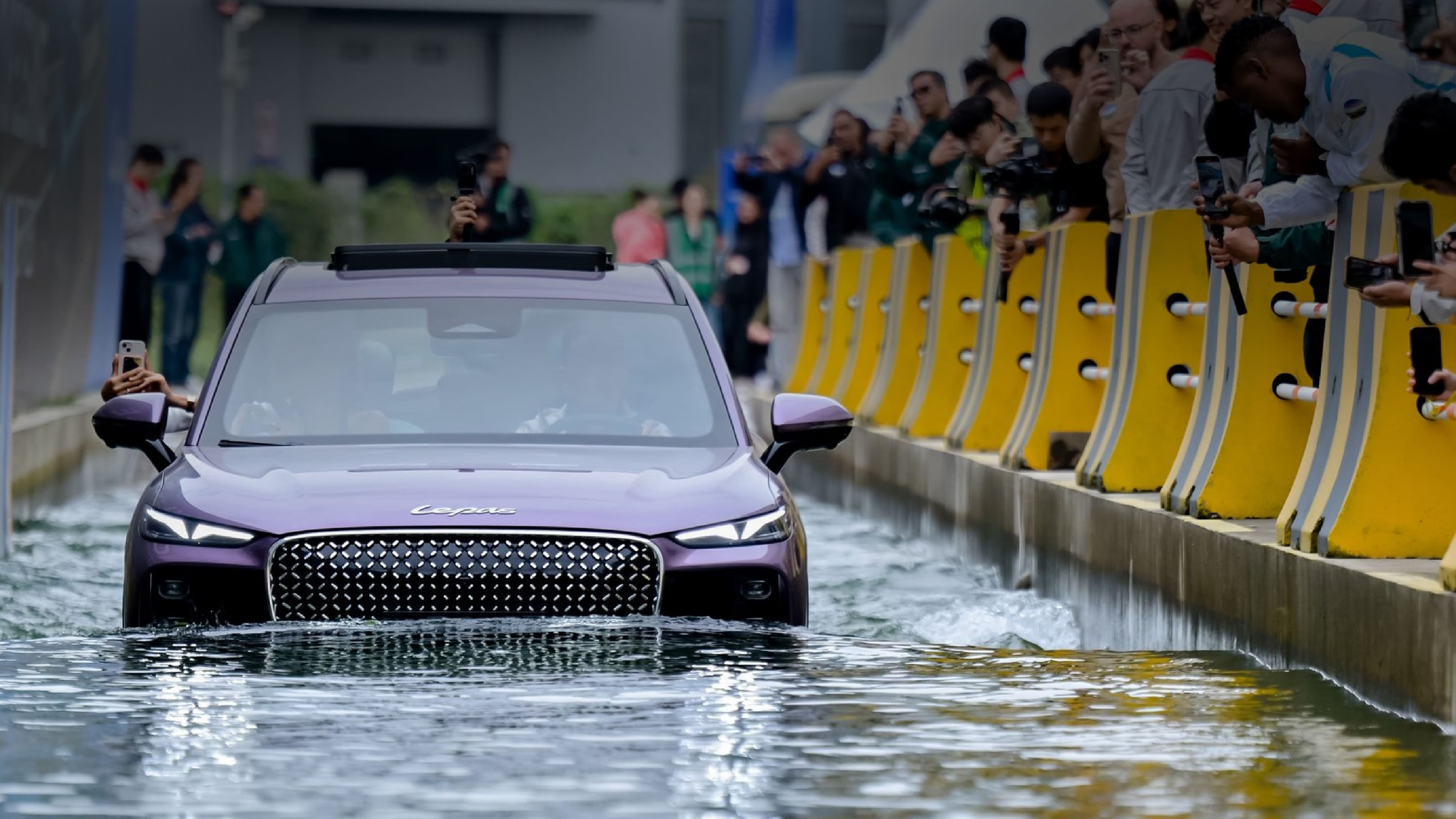 Chery Group Hadirkan Lepas L8, Berkendara Aman di Musim Hujan Lewat Teknologi dan Kenyamanan Kabin