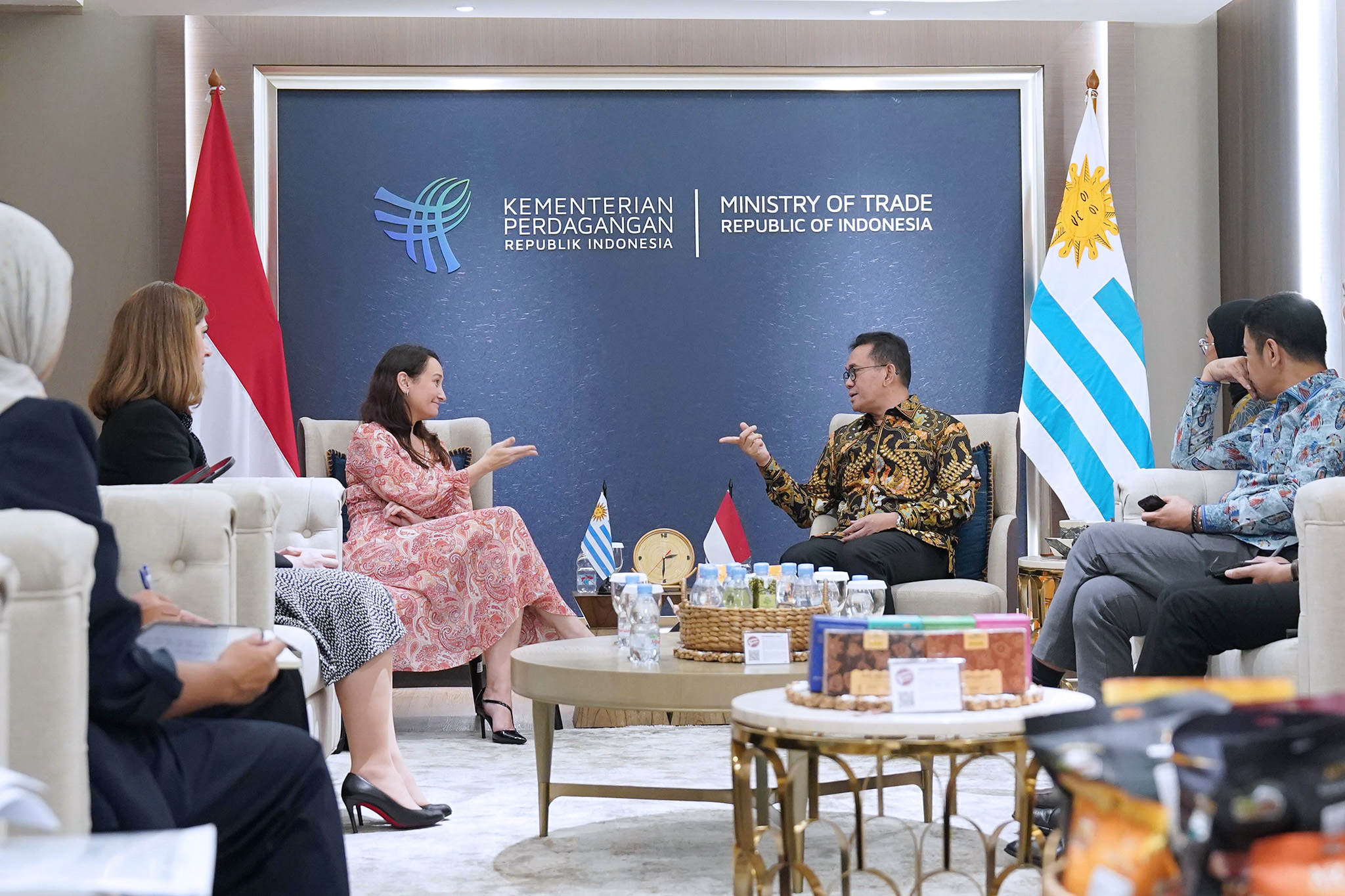 <p>Mendag Budi Santoso saat bertemu Wakil Menteri Luar Negeri Uruguay Valeria Csukasi, di kantor Kementerian Perdagangan RI di Jakarta, Selasa, 16 September 2025. (Dok. Kemendag)</p>
