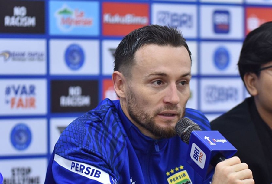 <p>Gelandang Persib, Marc Klok. Usai menekuk PSBS Biak, Persib lebih percaya diri menghadapi Selangor FC di AFC Champions League Two. Foto: Persib).</p>
