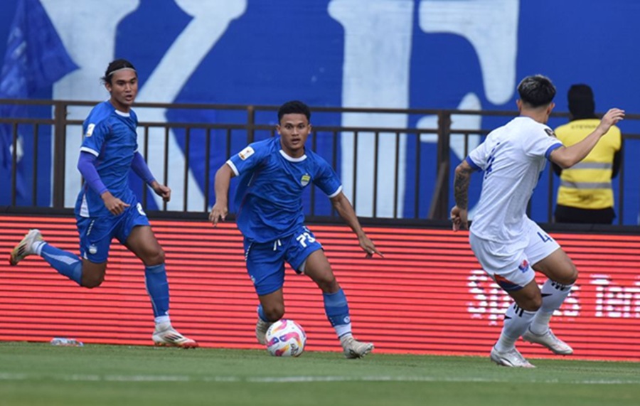 <p>Pemain muda Persib, Zulkifli Lukmansyah siap bekerja keras lagi untuk mendapat menit bermain di pelatih Bojan Hodak. (Foto: Persib.co.id).</p>
