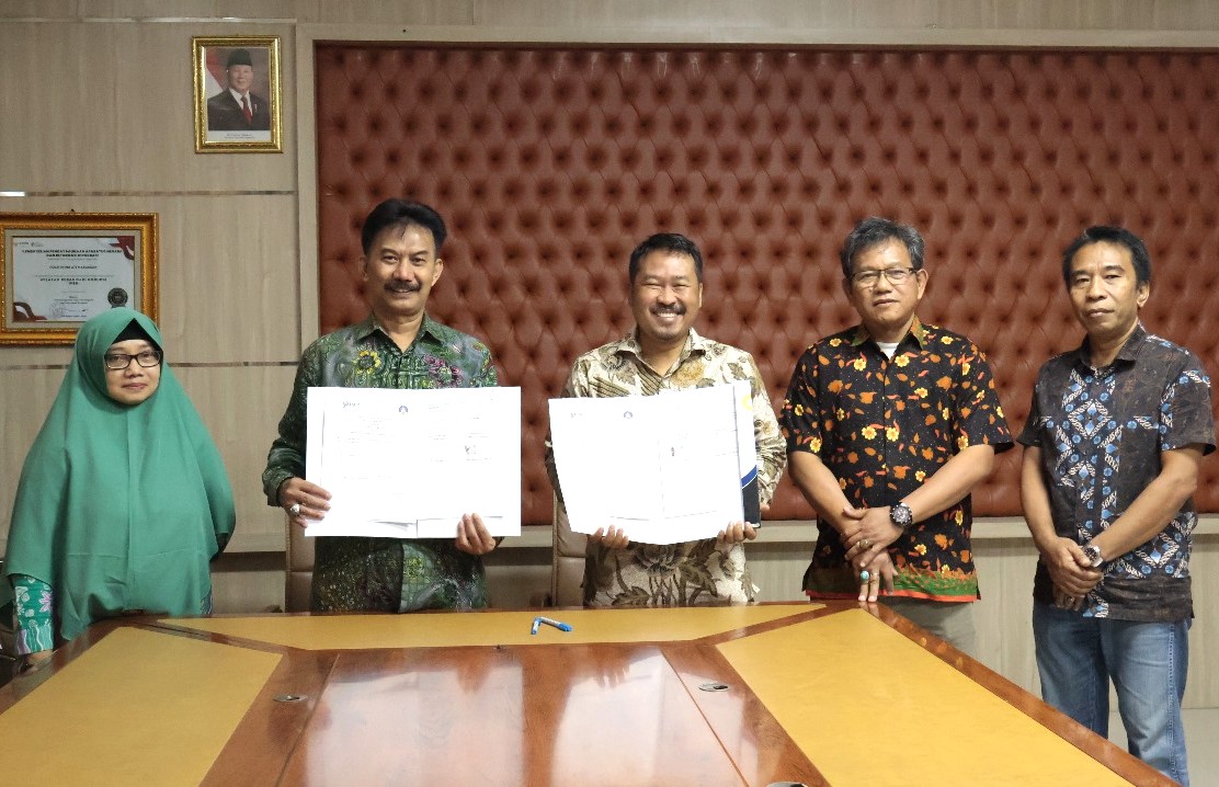 <p>penandatanganan Perjanjian Kerja Sama (PKS) untuk menyelenggarakan Program Kelas Hilirisasi bagi mahasiswa Program Diploma 3 di Politeknik ATI Makassar dengan  Yayasan IMIP Peduli, dilakukan Selasa, 8 Juli 2025. (Dok. Kemenperin)</p>
