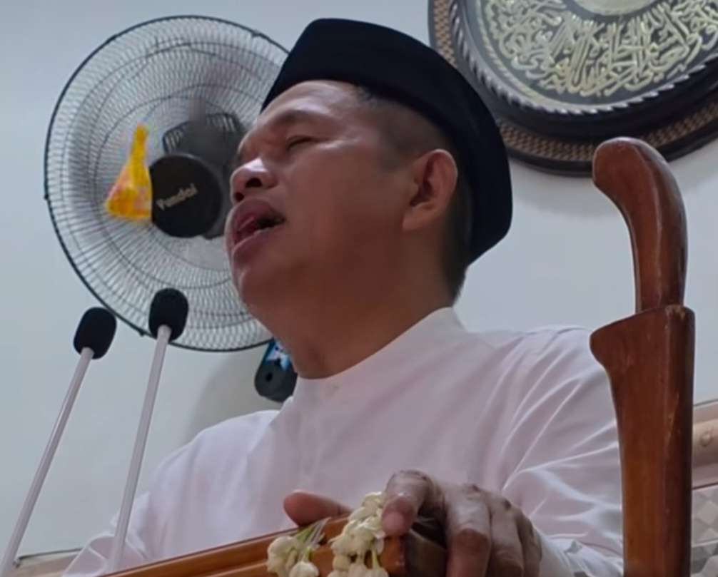 <p>Gubernur Jabar Dedi Mulyadi atau yang akrab disapa KDM melaksanakan salat Idul Adha 1446 H di Masjid Nurul Huda, Desa Tonjong, Kecamatan Pasaleman, Kabupaten Cirebon, Jumat 6 Juni 2025. (Dok.Pemprov Jabar)</p>
