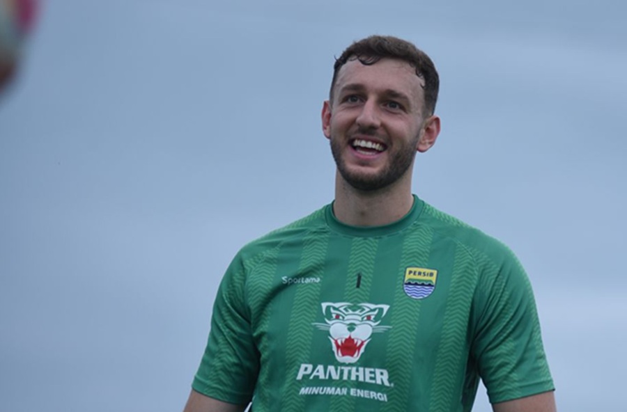 <p>Kiper baru Persib, Adam Przybek mengaku tak sabar ingin merasakan artmosfer pertandingan dengan stadion dipenuhi Bobotoh. (Foto: Persib.co.id).</p>
