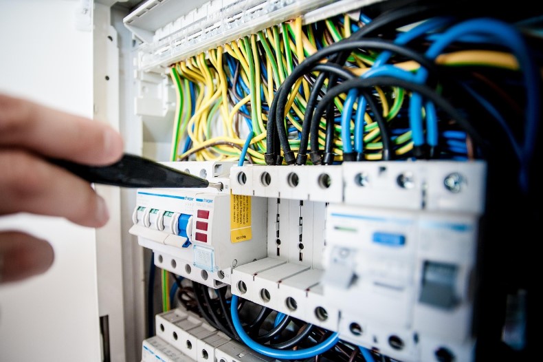 <p>Tarif listrik tetap stabil hingga akhir 2025! Nikmati listrik andal tanpa khawatir naik, Pemerintah dan PLN menjaga daya beli Anda tetap aman.</p>
