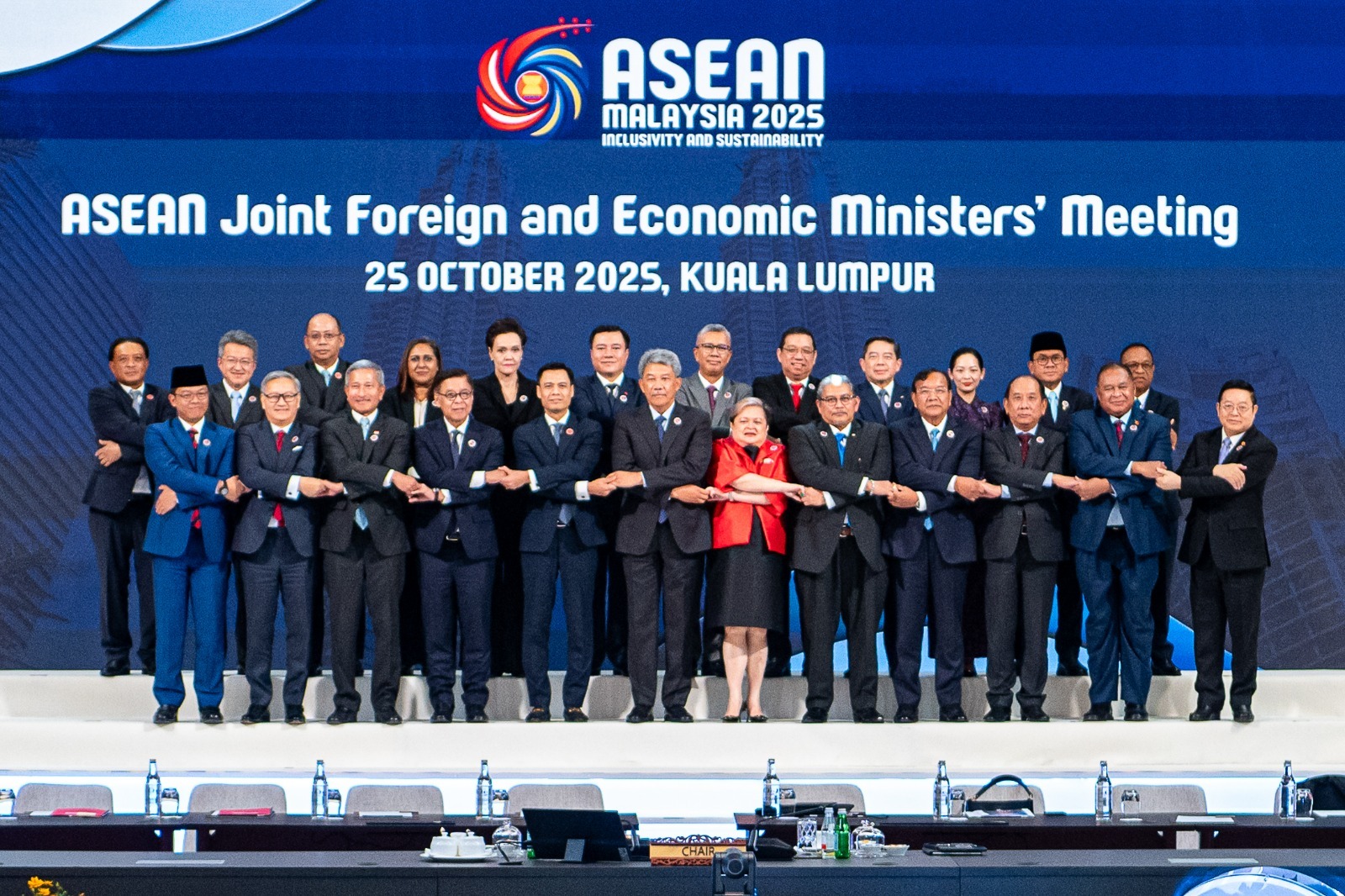 <p>Menteri Perdagangan Budi Santoso menghadiri  Pertemuan Menteri Luar Negeri dan Menteri Ekonomi ASEAN (ASEAN Joint Foreign and Economic Ministers Meeting) di sela rangkaian KTT ASEAN ke-47 di Kuala Lumpur, Malaysia, Sabtu, 25 Oktober 2025. (Dok. Kemendag)</p>
<p> </p>