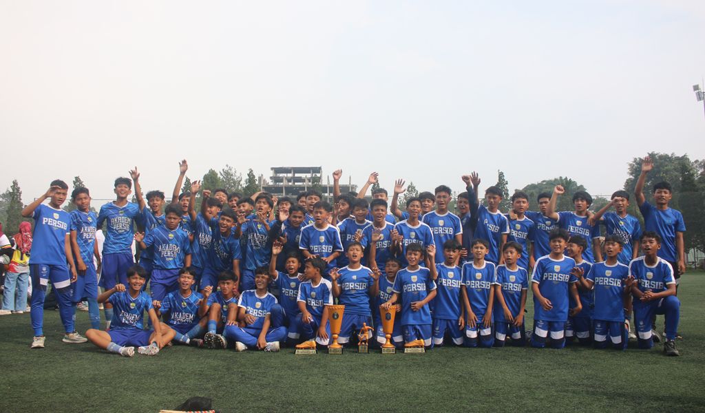 <p>Akademi Persib Cimahi (APC) tampil perkasa dan menyabet dua gelar juara sekaligus di ajang Kompetisi Divisi Utama PSSI Kota Bandung 2025, untuk kelompok usia U13 dan U15. (Dok.Persib)</p>
