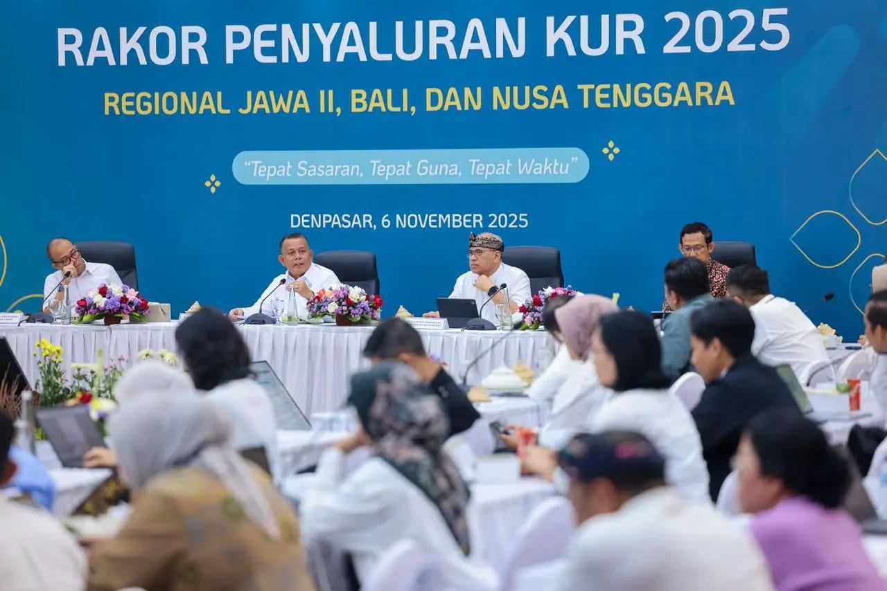 <p>Wakil Menteri (Wamen) UMKM, Helvi Moraza, memimpin Rapat Koordinasi (Rakor) Penyaluran KUR Regional Jawa II, Bali, dan Nusa Tenggara di Kantor Perwakilan Bank Indonesia Provinsi Bali, Kamis, 6 November 2025. (Dok. Kementerian UMKM)</p>
