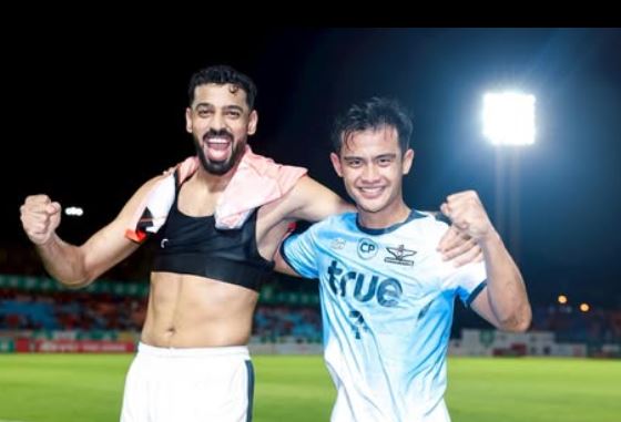 <p>Persib Bandung akan menghadapi Bangkok United di ACL 2 2025. Klub Thailand ini mencatat 21 kemenangan, hanya 3 kali kalah, dengan 63 gol semusim. Pratama Arhan jadi sorotan utama.. Foto @true_bangkok_united</p>
