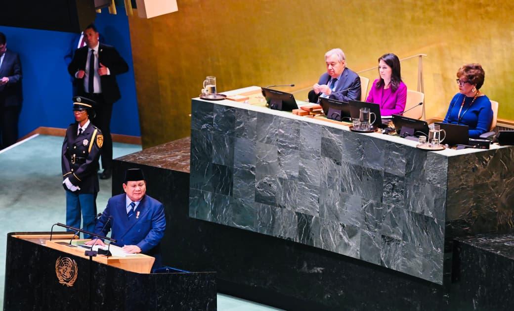 <p>Presiden Prabowo Subianto menyampaikan pidatonya pada Sidang Majelis Umum ke-80 Perserikatan Bangsa-Bangsa (PBB) di New York, Amerika Serikat, pada Selasa, 23 September 2025. (Dok. BPMI Setpres/Laily Rachev)</p>

