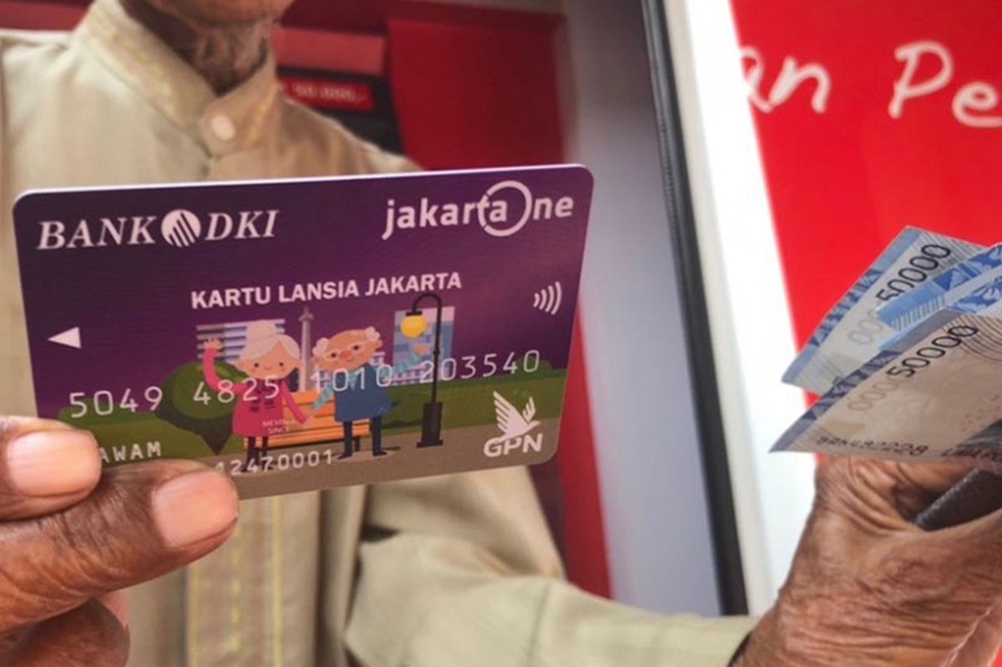 <p>Ilustrasi penerima bansos. Simak cara cek status pencairan bansos DKI Jakarta Oktober 2025 untuk pemegang KAJ, KPDJ, dan KLJ.</p>