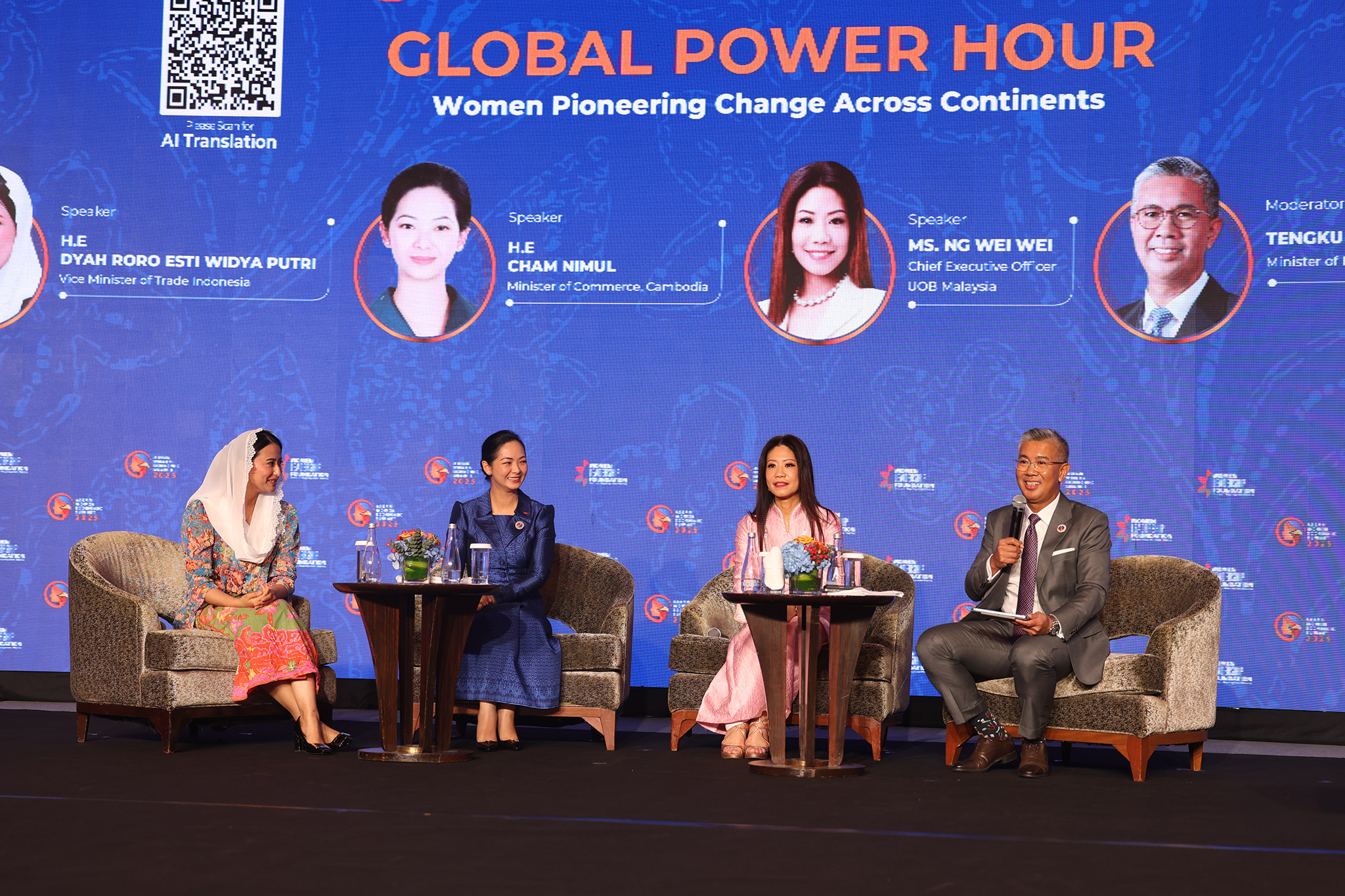 <p>Wakil Menteri Perdagangan RI, Dyah Roro Esti bersama Menteri Perdagangan Kamboja, Cham Nimul dan CEO UOB Malaysia menjadi narasumber pada ASEAN Women Economic Summit 2025 di Kuala Lumpur, Malaysia, Minggu, 25 Mei 2025. (Dok.Kemendag)</p>

