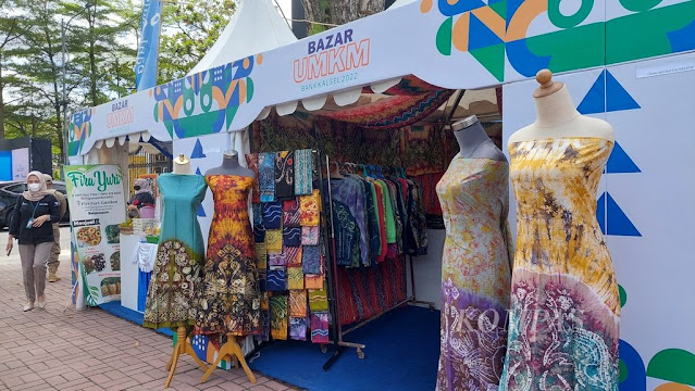 <p>Produk unggulan dari UMKM Kalsel memeriahkan Perayaan Hari Pers Nasional, pada Minggu (9/2/2025) di Halaman Kantor Gubernur Kalsel, Banjarbaru, Kalasel. (Dok.PWI Kalsel) </p>
