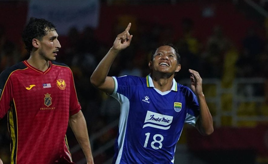 <p>Gelandang Persib, Adam Alis mengakui jika dirinya mendapat instruksi khusus dari pelatih Bojan Hodak. Foto: Persib.</p>
