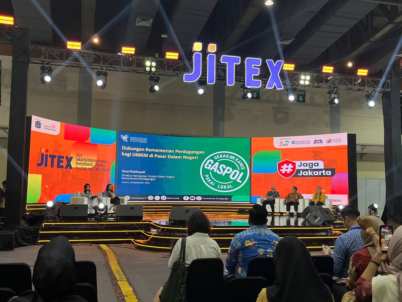 <p>Jakarta International Investment, Trade, Tourism & SMEs Expo (JITEX) 2025 menghadirkan Diskusi Forum Asli Merek Lokal Indonesia (FAMILI)  di Main Stage (Senayan Stage) Hall B, Jakarta Convention Center (JCC), Kamis, 18 September 2025. (Dok. Hippindo)</p>

