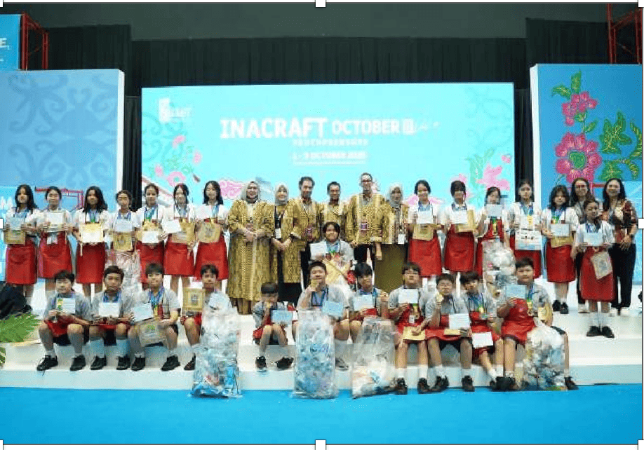 <p> Kepala Koordinator program Go Green Inacraft, Yanna Diah Kusumawati, mengatakan, setiap hari ada 25 anak dari Sekolah Abdi Siswa yang datang untuk belajar pilah sampah, sekaligus memberi edukasi kepada tenant dan pengunjung. (Dok. Asephi)</p>

<p> </p>
