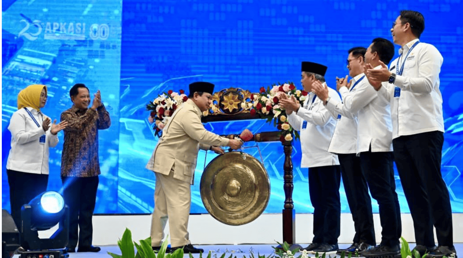 <p>Presiden Prabowo Subianto membuka Asosiasi Pemerintah Kabupaten Seluruh Indonesia (APKASI) Otonomi Expo Tahun 2025 yang berlangsung di Nusantara Hall, Indonesia Convention Exhibition (ICE) BSD, Tangerang, Provinsi Banten, pada Kamis, 28 Agustus 2025. (Dok. BPMI Setpres/Cahyo)</p>
