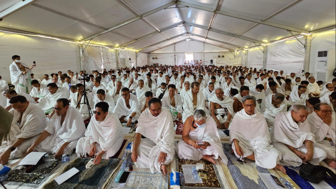 <p>Jemaah haji Indonesia melakukan wukuf. Suhu udara saat wukuf yang berlangsung pada 9 Dzulhijjah 1446 H atau 5 Juni 2025 diprediksi mencapai 50 derajat Celsius. (Dok.Kemenag)</p>
