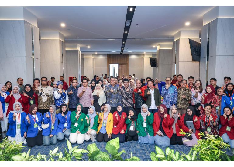 <p>Wakil Menteri Usaha Mikro Kecil dan Menengah Helvi Moraza  dalam acara Seminar Studentpreneur Boot Camp 2025 yang diselenggarakan oleh MCEBI di Universitas Muhammadiyah Yogyakarta, Sabtu, 19 Juli 2025. (Dok. Kementerian UMKM)</p>
